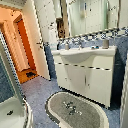 Sweet - Center - Parking *